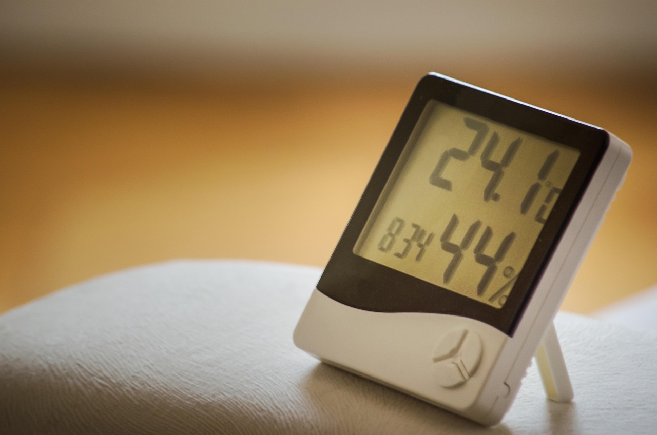 humidity_reading Image of a humidity reader, which displays the relative humidity of the room its in, as well as the temperature.